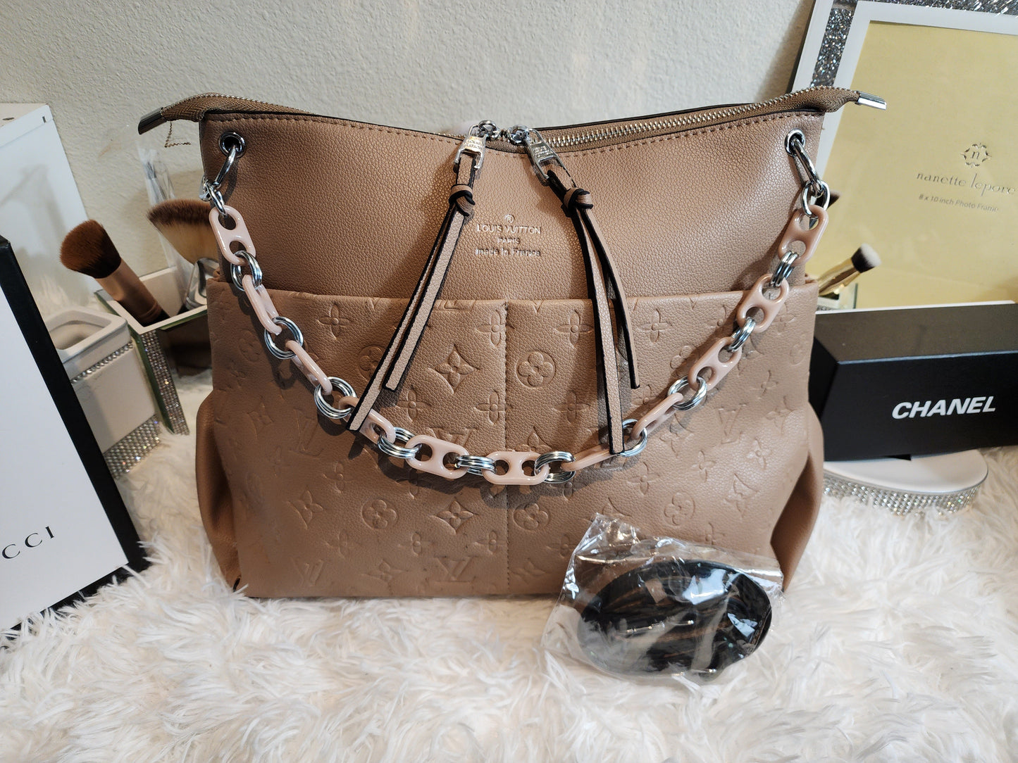 LV16 LV Maida Hobo Tan Touterelle