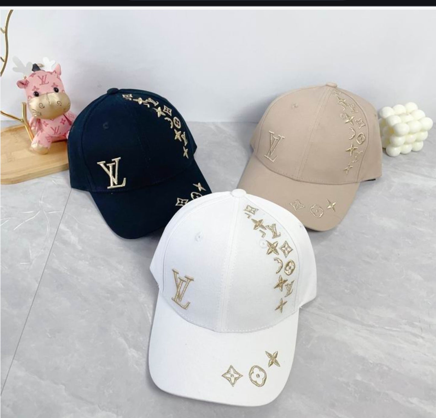 LV Black Gold Cap 004
