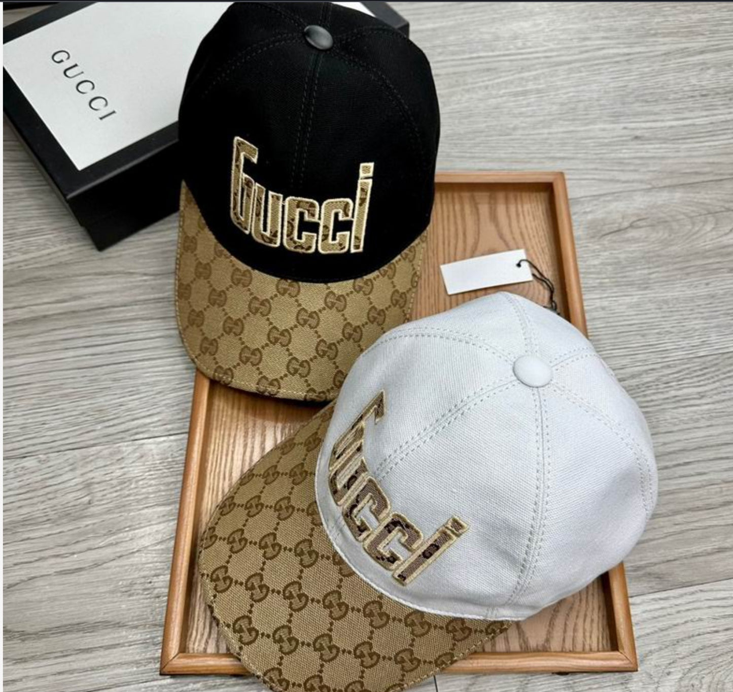 GU White / Monogram Cap 010