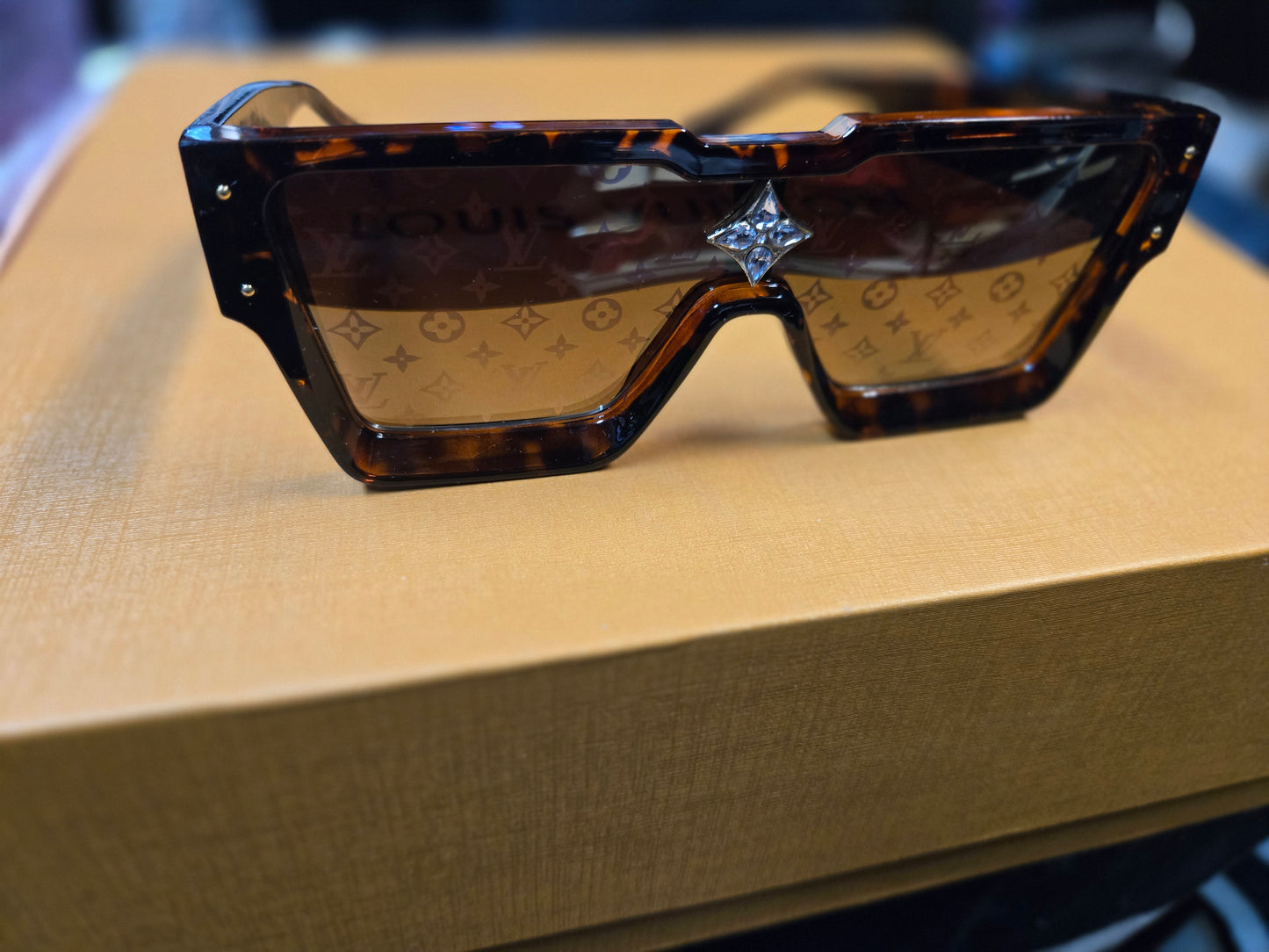 LV Monogram Cyclone Glasses 001