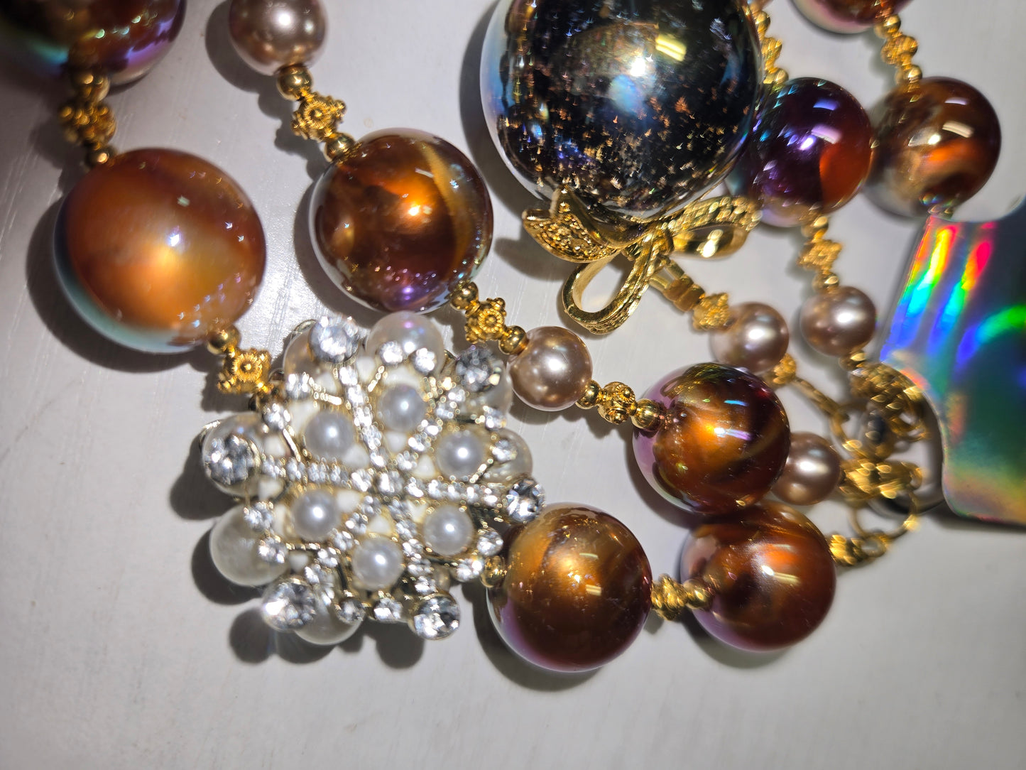BCH 52 gold multicolored swirl bow Phone / Bag Chain