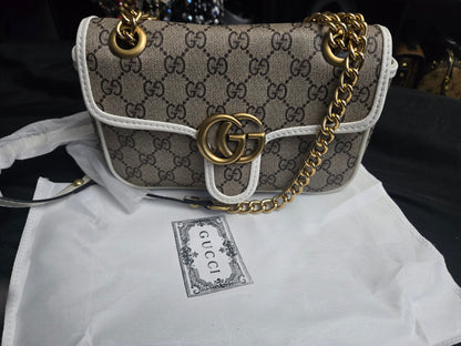 GU 03 GGb	 Marmount Small