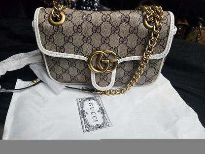 GU 03 GGMarmount Small