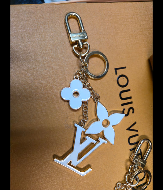 Bag Charm 004 LV White