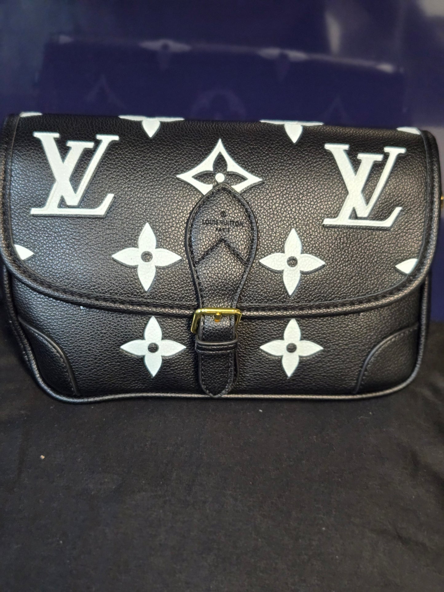 LV 25 LV Diane Black/White