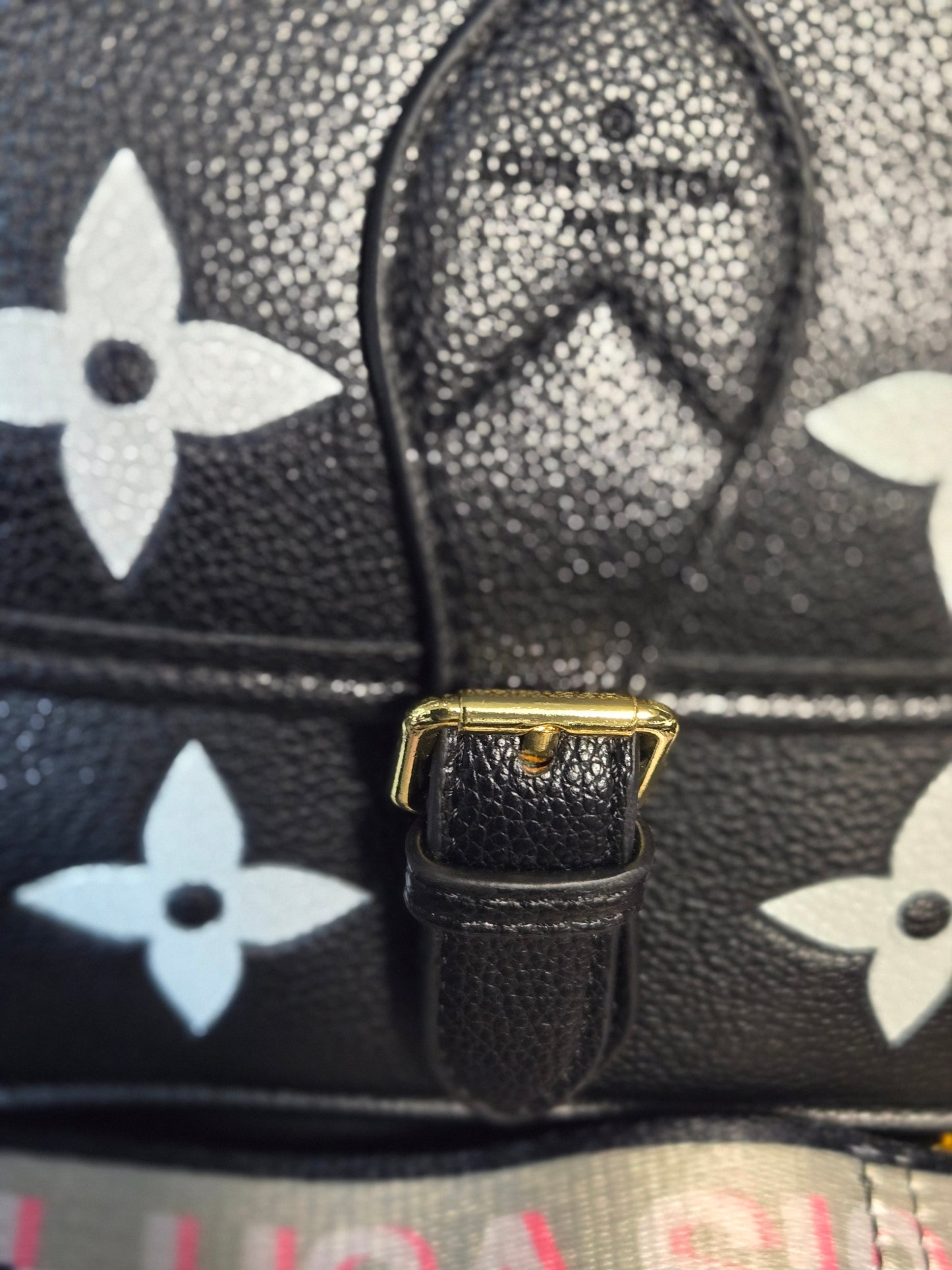 LV 25 LV Diane Black/White